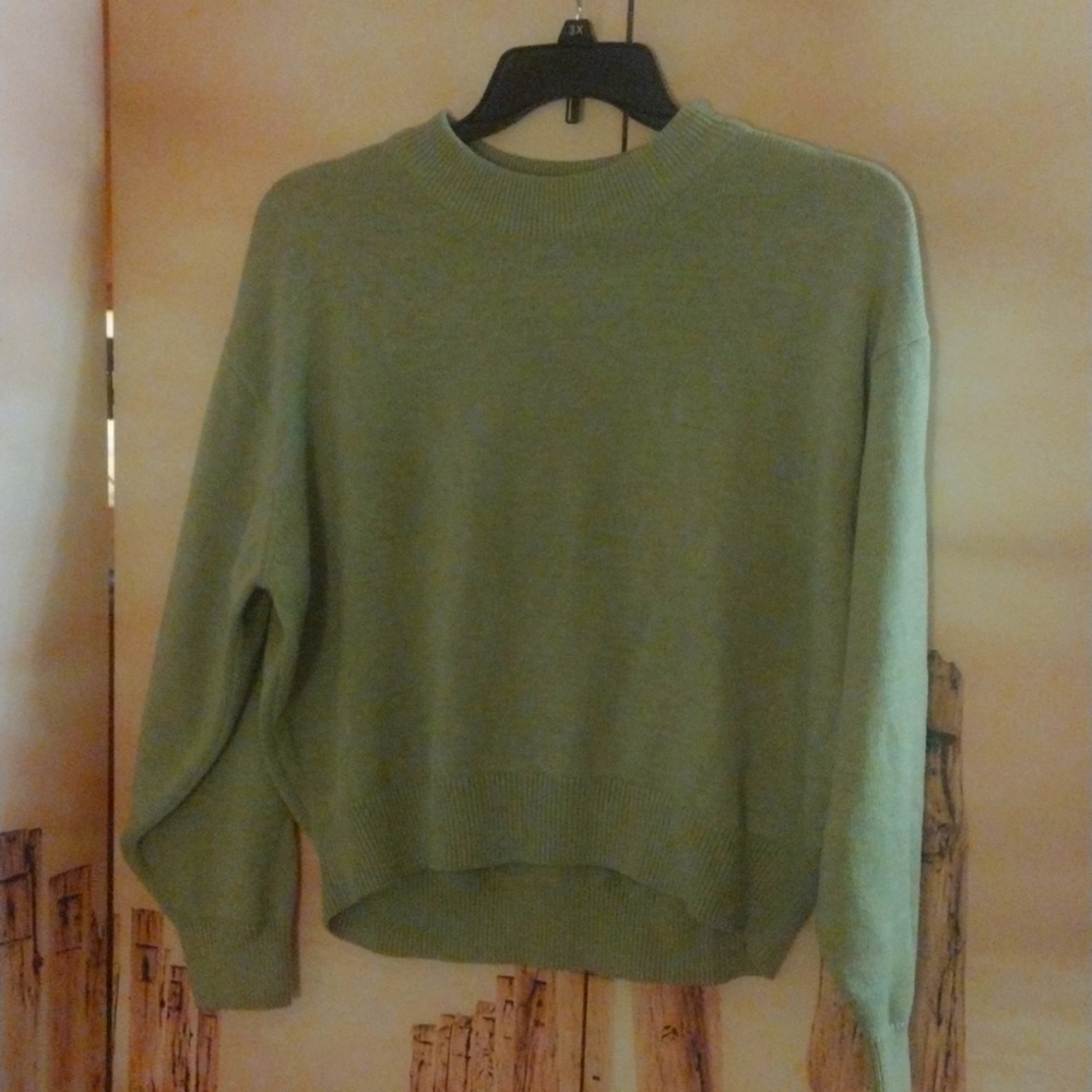 Pale Green H&M Sweater size Large